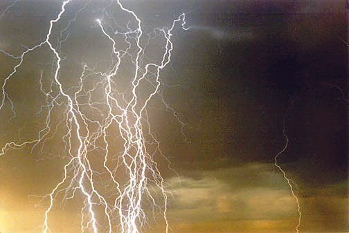 Woman's dies in Madkot due to lightning