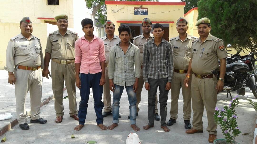 thief called dial 100 to recover his left mobile in victims house