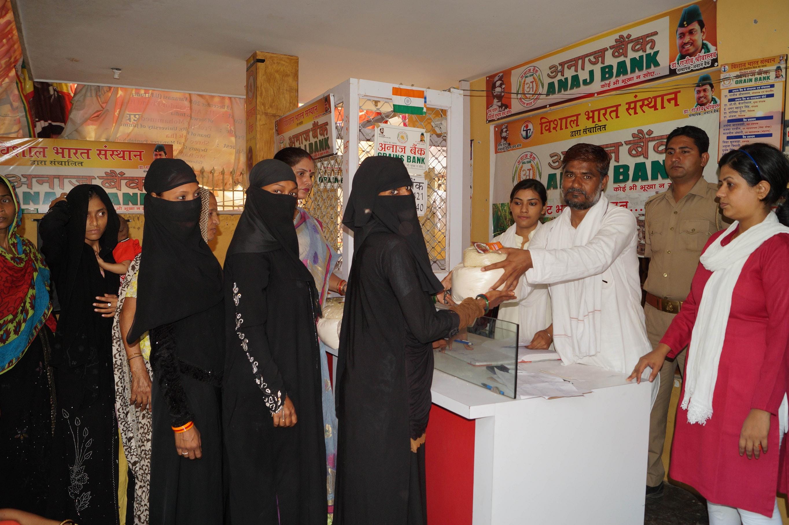 Triple Talaq : The help of women suffering from divorces came forward 'grain bank'