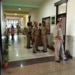 एलन स्कूल में पुलिस कर्मी