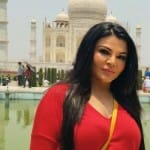 ताजमहल देखने पहुंचीं राखी सावंत