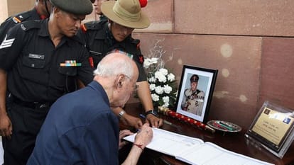 In the battle of 1971, Admiral Nanda completed his promise, and did so, Karachi was "devastated"