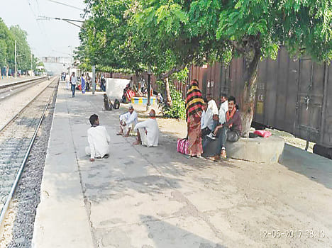 Shikohabad-Kanpur shuttle, passenger hassle