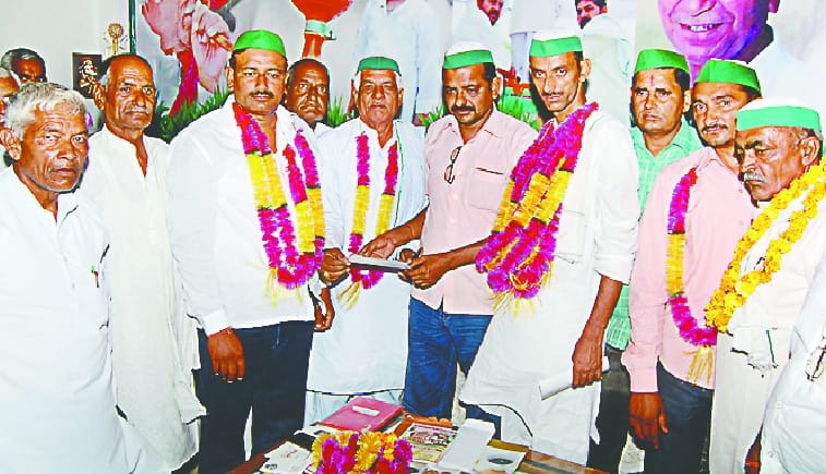 Digambar Singh's hand command