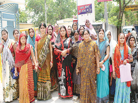 Women performed protest against liquor contracts