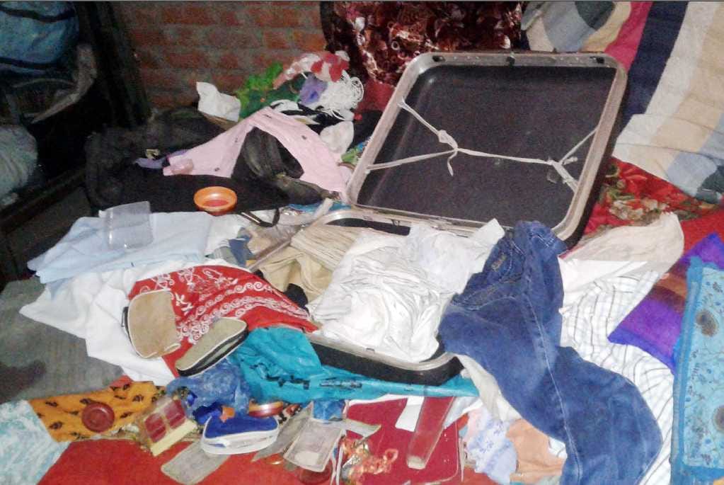 Rickshaw driver steals in closed house