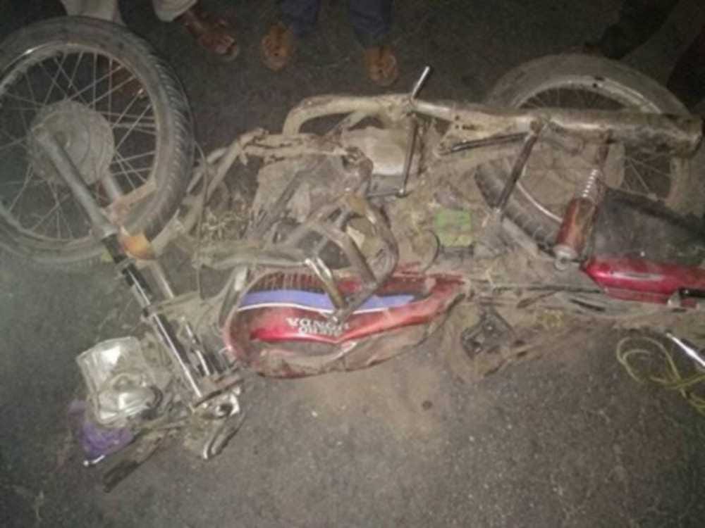 Bus crushes couple, woman dies