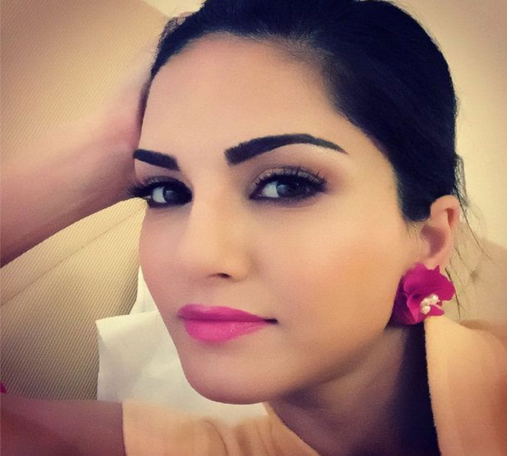 When Sunny Leone's Father Caught Her Red Handed When She Was Romancing With Her Boyfriend