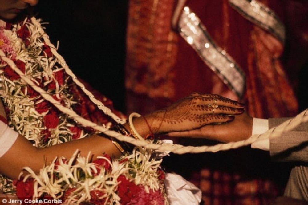 bride and groom stay whole night in road cause of rain