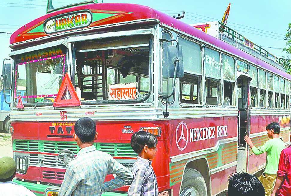PHOTOS OF PROTEST AGAINST WOMEN DEATH IN BUS ACCIDENT