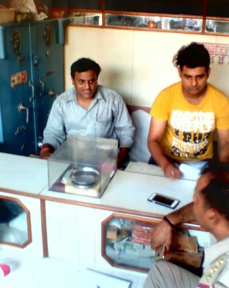 loafars do cheat at two places of varanasi