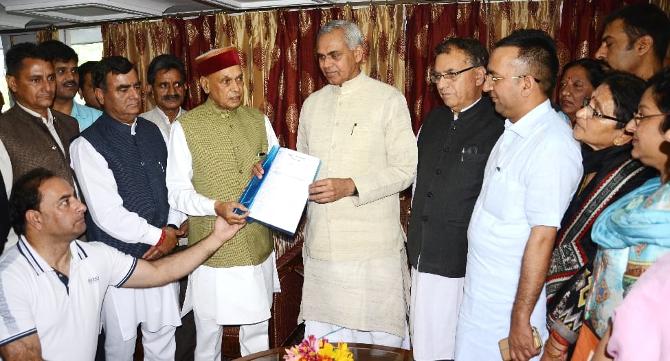 BJP Meets Governor To Remove Election Commessioner in MC Shimla Election Issue.