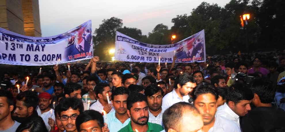 People pay tributes to late army officer Lt. Ummer Fayaz at India Gate