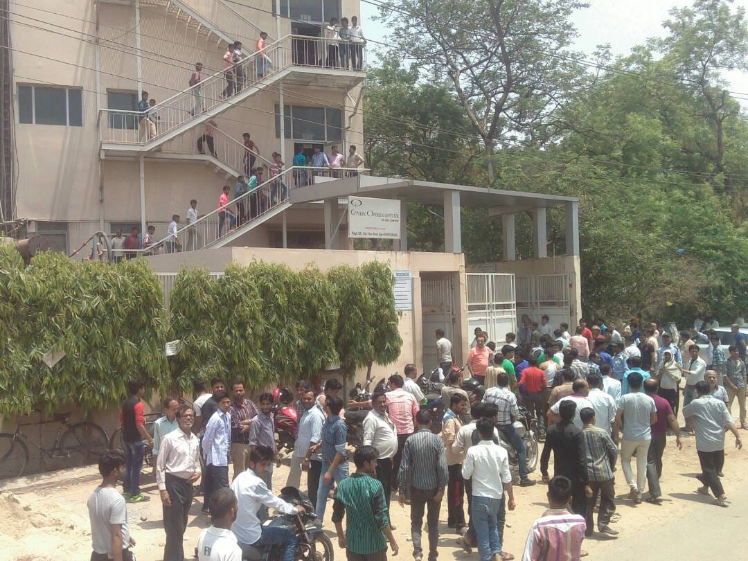 fire news in shoe factory of agra 