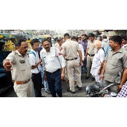 incroachment, market, police man, beating, road jam, karnal