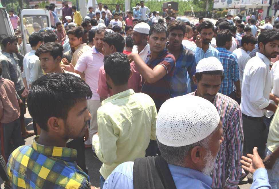 PHOTOS OF PROTEST AGAINST WOMEN DEATH IN BUS ACCIDENT