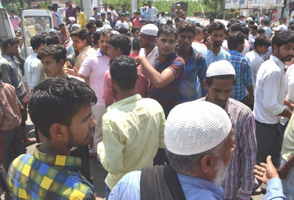 PHOTOS OF PROTEST AGAINST WOMEN DEATH IN BUS ACCIDENT