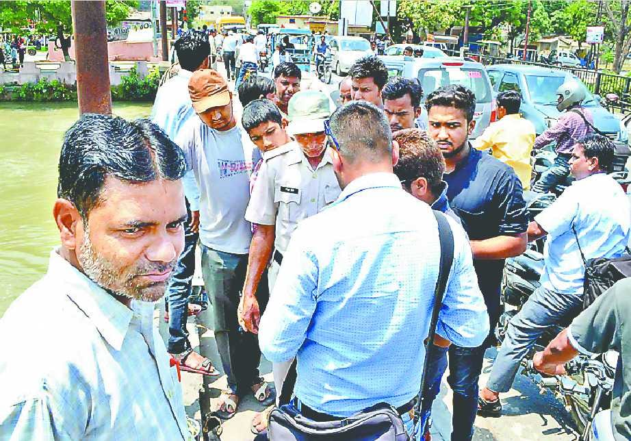 PHOTOS OF PROTEST AGAINST WOMEN DEATH IN BUS ACCIDENT