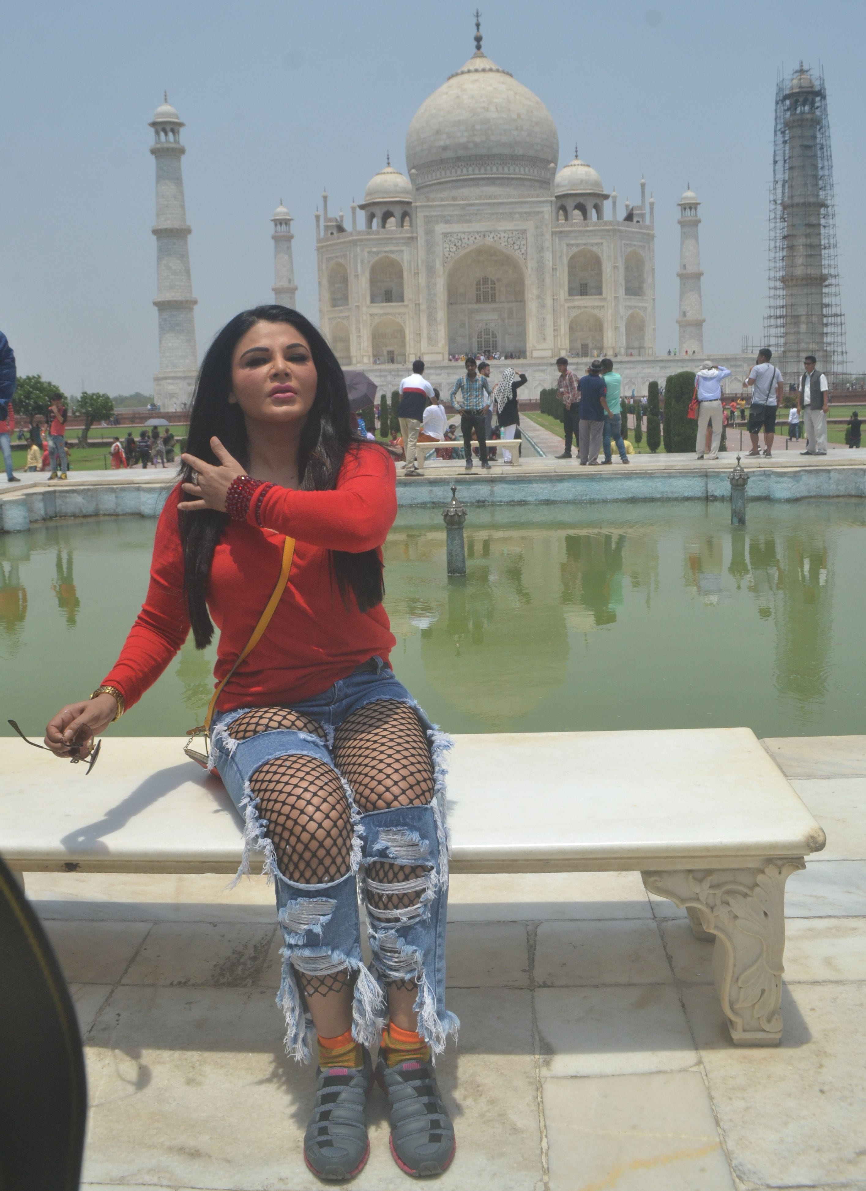 rakhi sawant commented on pm modi after viewing tajmahal