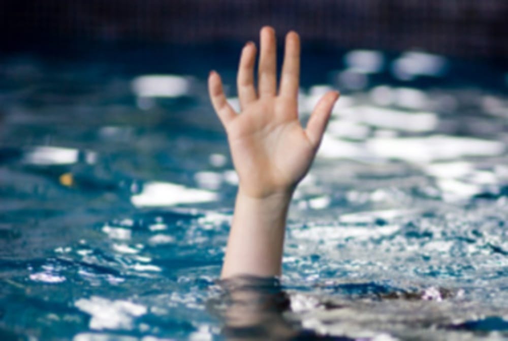 Student jumps into the gomti river