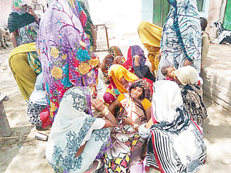 Youth's dead body found hanging 