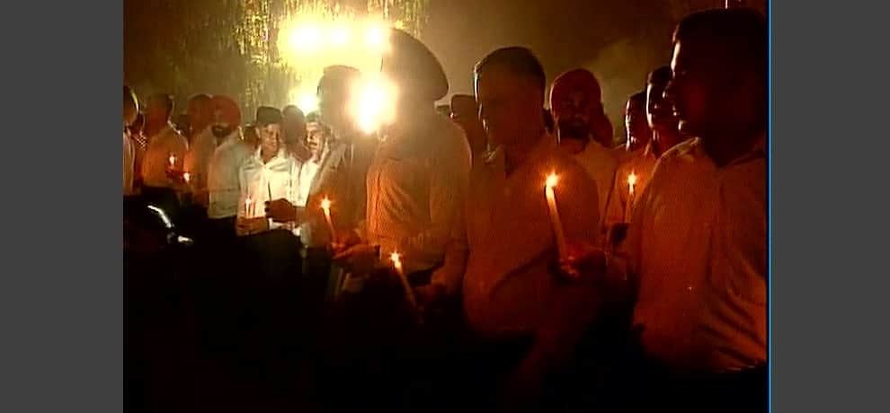 People pay tributes to late army officer Lt. Ummer Fayaz at India Gate