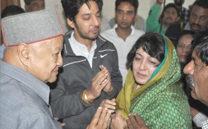 CM Virbhadra Singh Meets Ex Minister Karan Singh Family at Kullu.