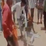 युवक को पीटते कथित गौरक्षक