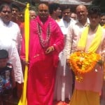 मंदिर निर्माण न्यास के उपाध्यक्ष आत्मानंद सरस्वती(लाल कपड़े में)