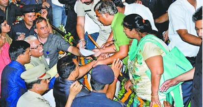 asi suspended in bribe case