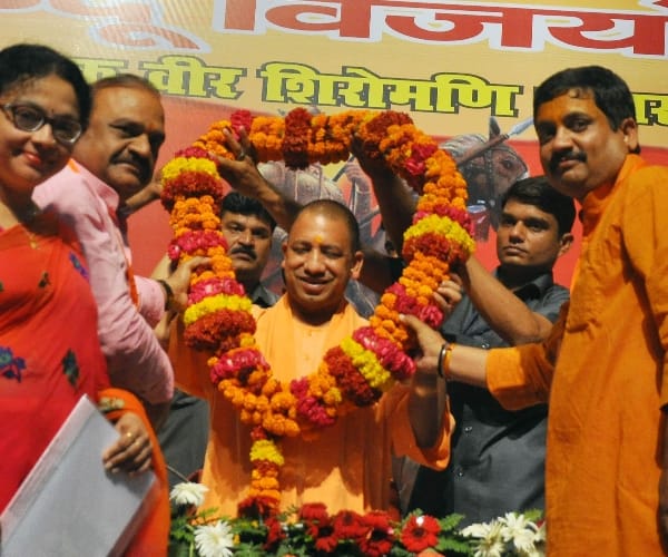  yogi adityanath praises RSS in Lucknow.