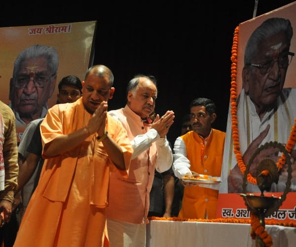  yogi adityanath praises RSS in Lucknow.
