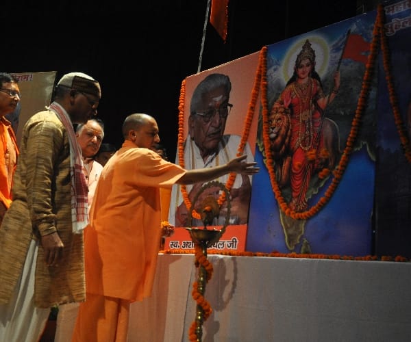  yogi adityanath praises RSS in Lucknow.