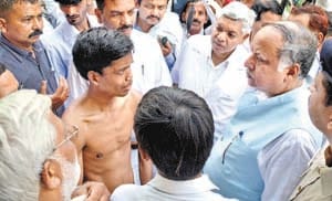 The minister has shown the wounds given to junior doctors in SRN