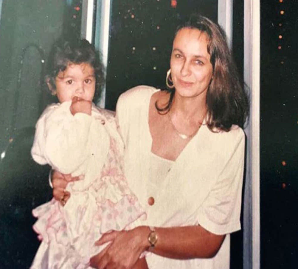 Mother's Day Special: Priyanka Chopra, Alia Bhatt & Other Bollywood Actresses Wishes Their Mothers