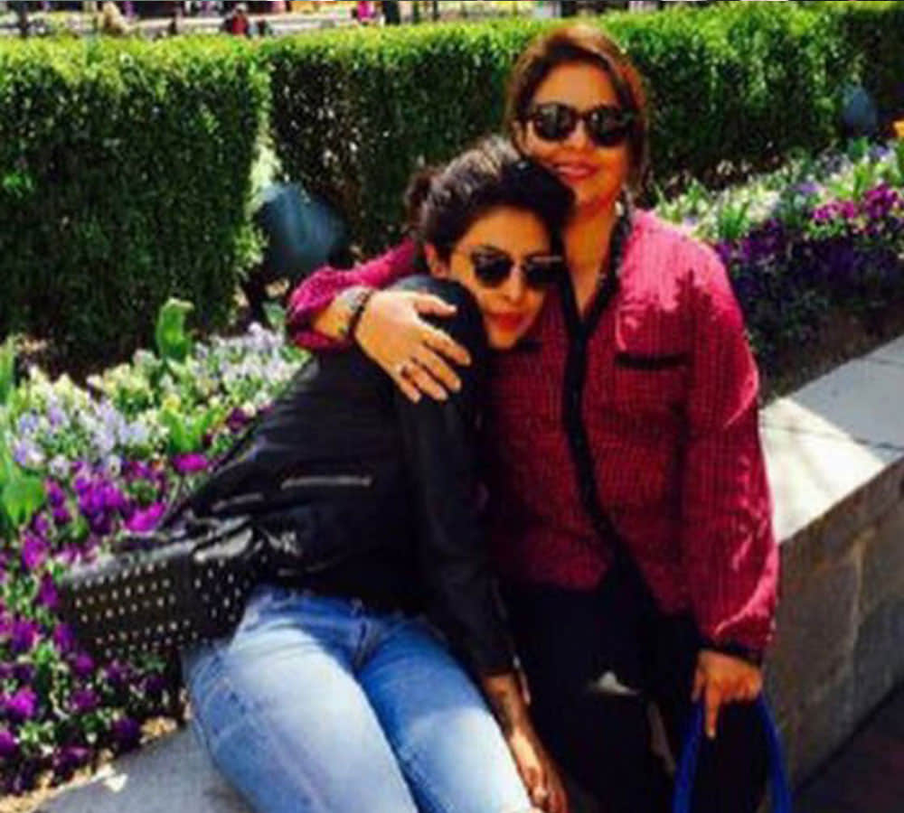 Mother's Day Special: Priyanka Chopra, Alia Bhatt & Other Bollywood Actresses Wishes Their Mothers