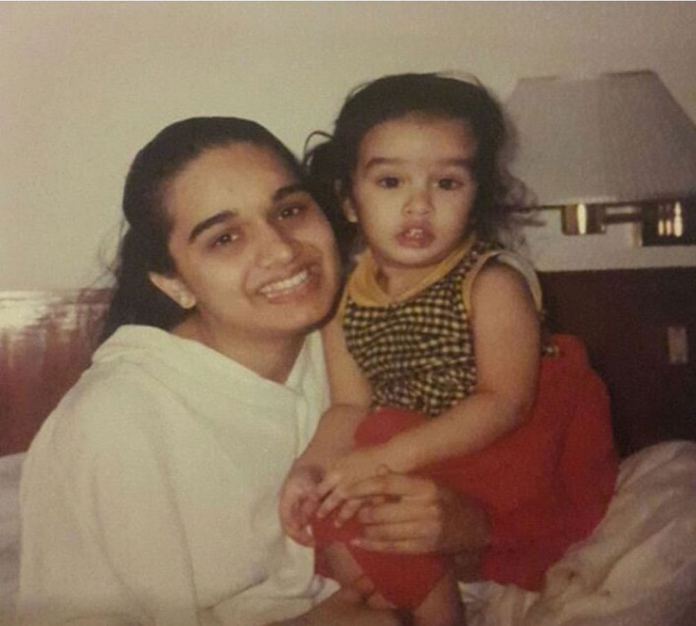 Mother's Day Special: Priyanka Chopra, Alia Bhatt & Other Bollywood Actresses Wishes Their Mothers