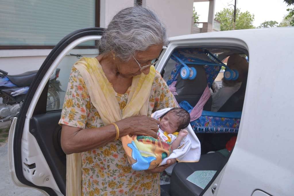 mother's day, unbelievable story of daljinder kaur gave birth to baby boy in 72 years age