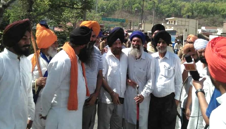 Police Arrest Gyan Godri jatha at Uttrakhand Border.