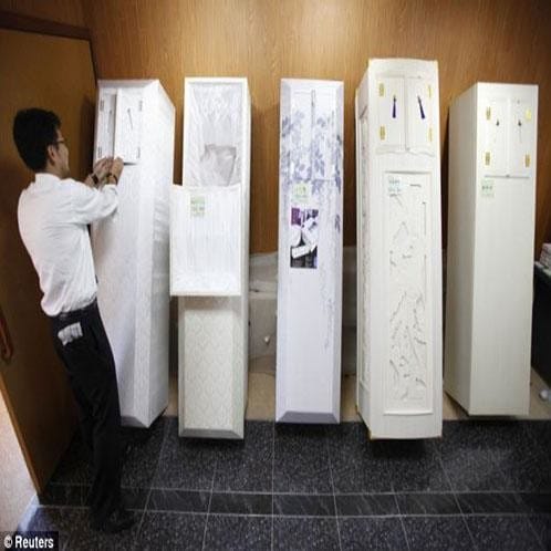 Japan lastel corpse hotel 
