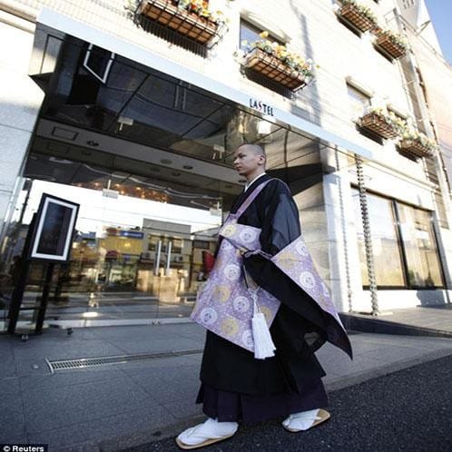 Japan lastel corpse hotel 