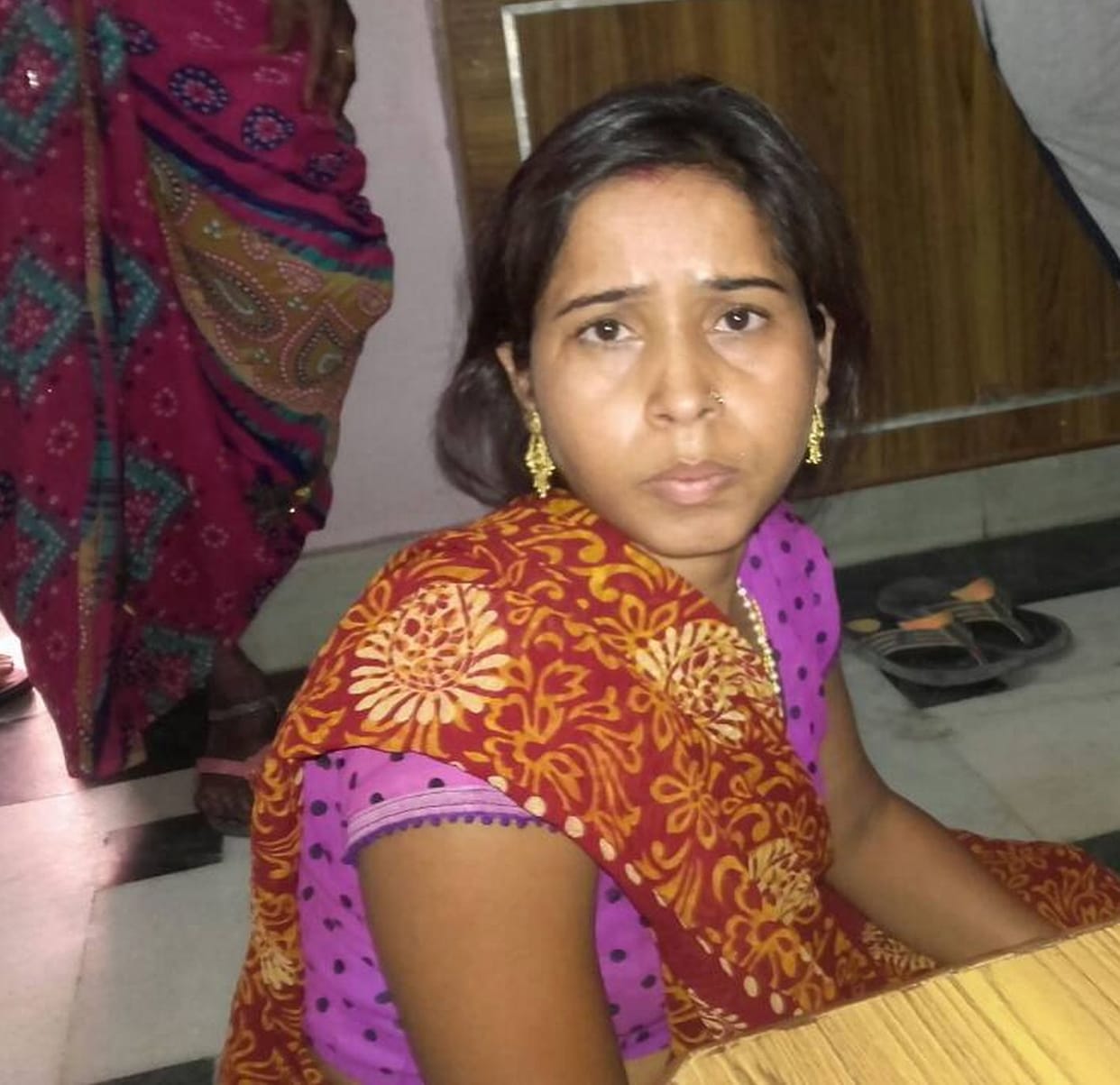 gahane choree karane ke aarop mein naukaraanee giraphtaar