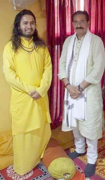 pm modi brother pankaj modi varanasi for worship in mahayagya