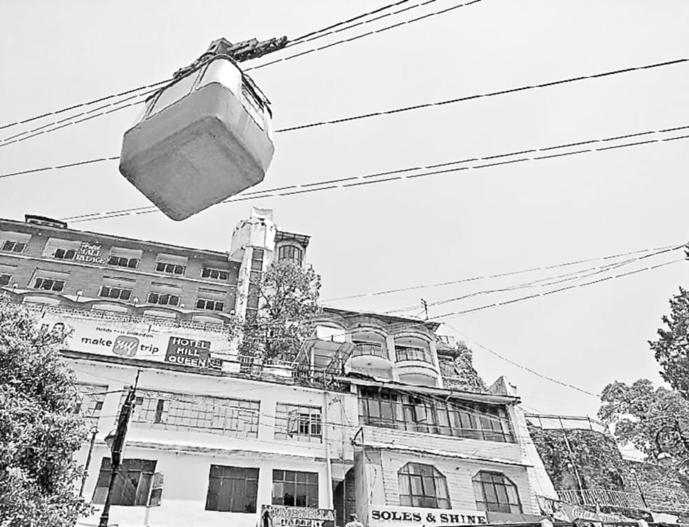 Ropeway trolley stop in mid way in mussoorie