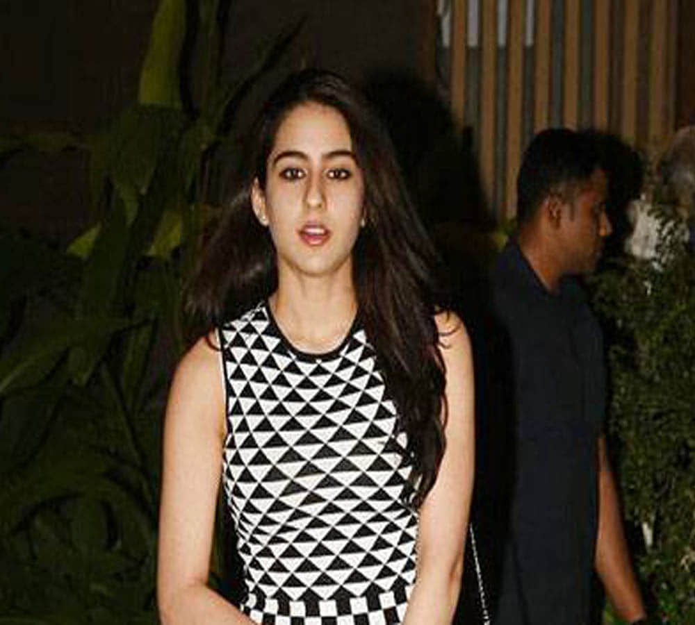 Saif Ali Khan's daughter Sara Ali Khan on a dinner date with Anil Kapoor's son Harshvardhan Kapoor