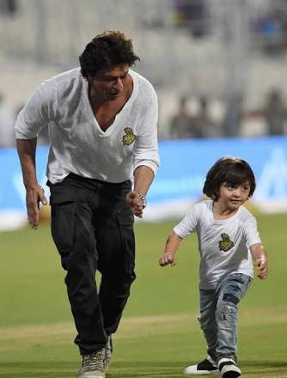 shahrukh and abram captured playing in camera 