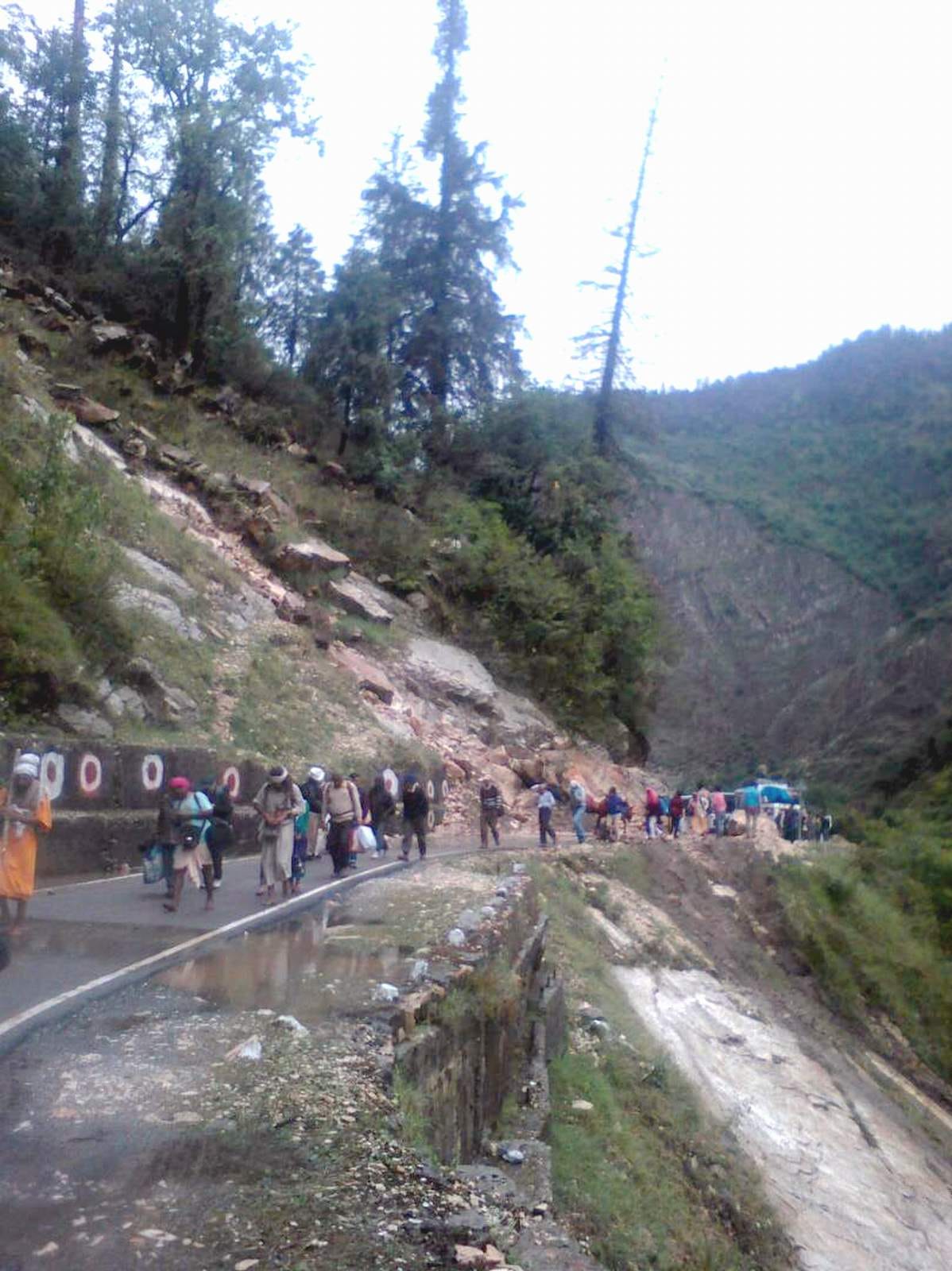 road block two sides in yamunotri highway