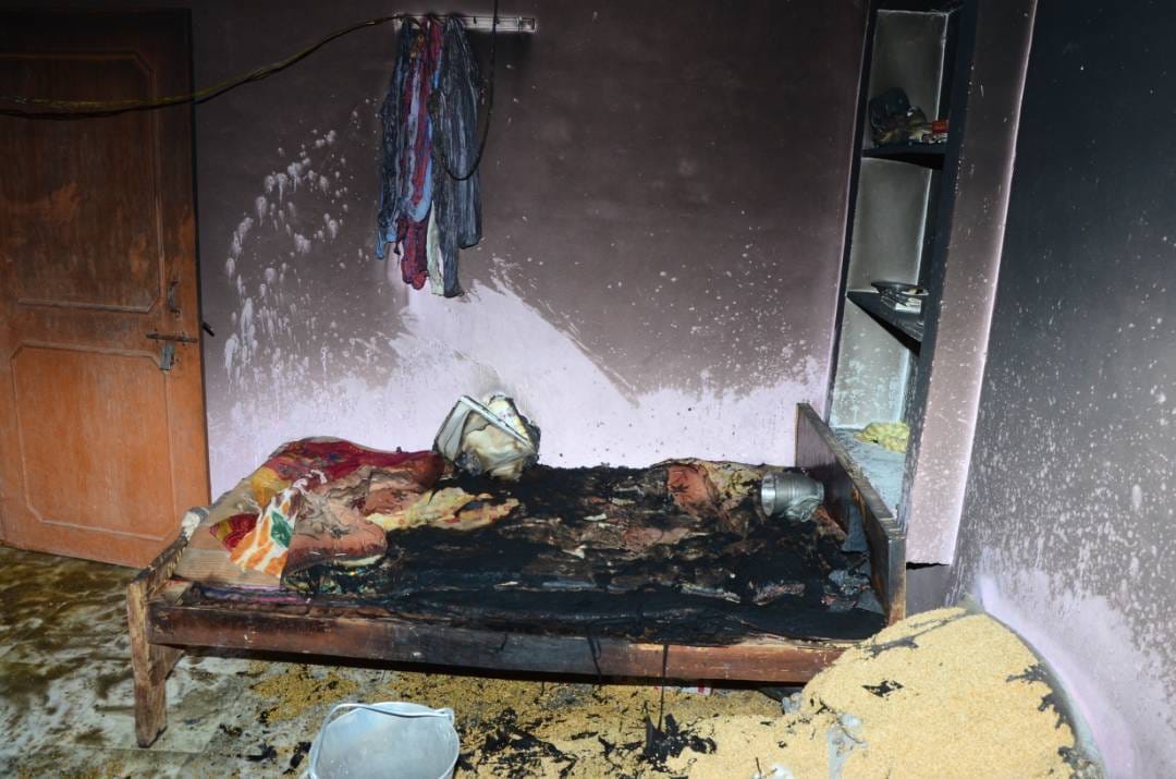 jhunjhunu 17 year old burnt after fire broke out in room