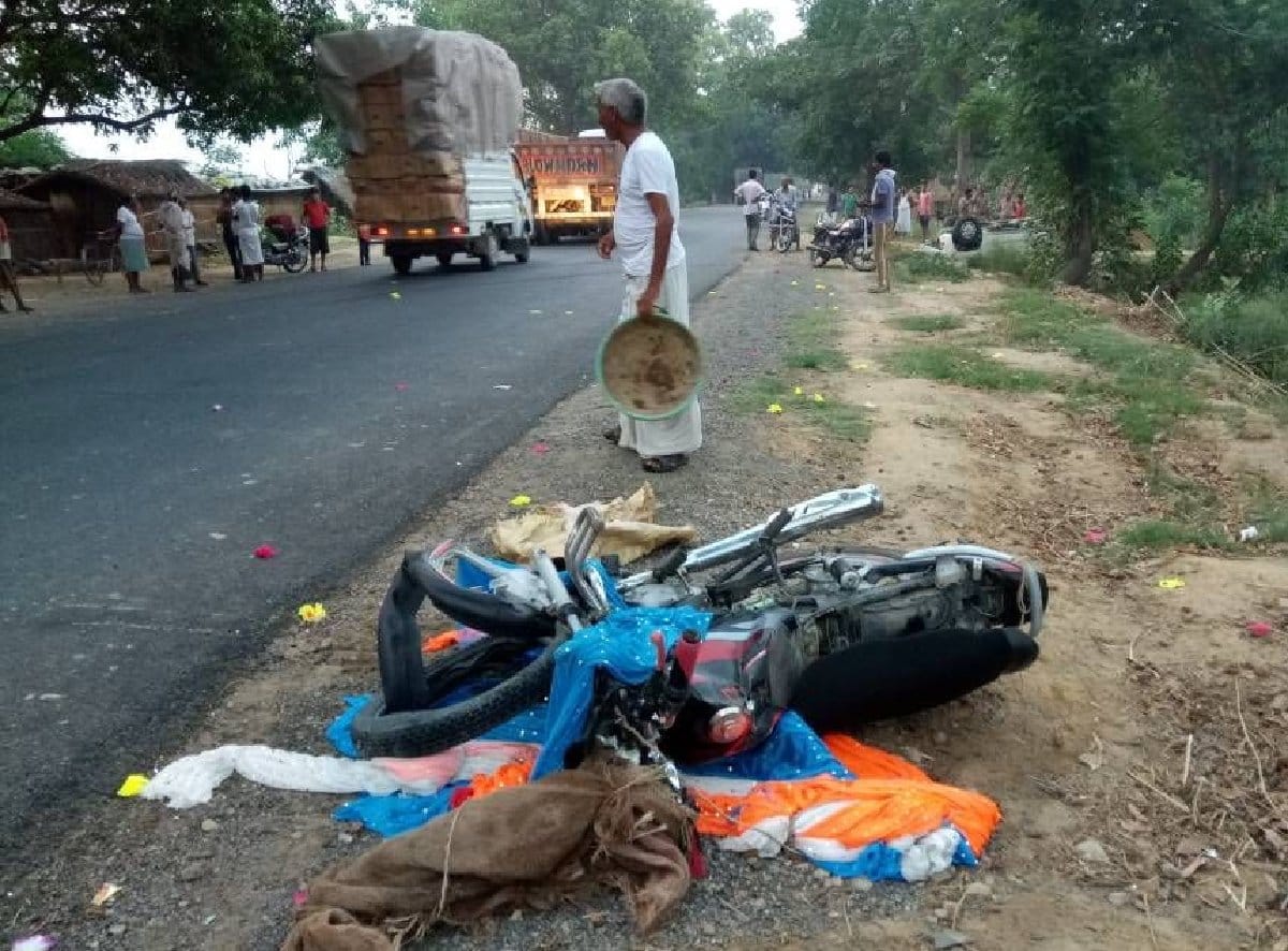 Two youths killed, four injured in accident