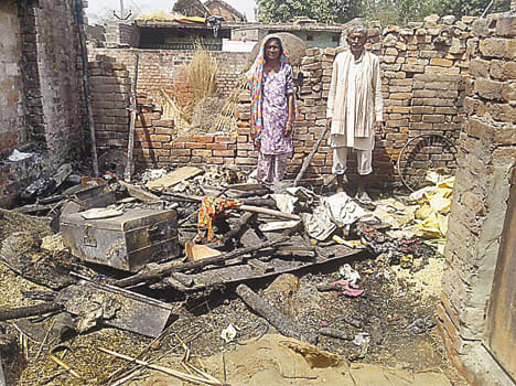 Gas cylinder cracked, housekeeping ashes of seven houses